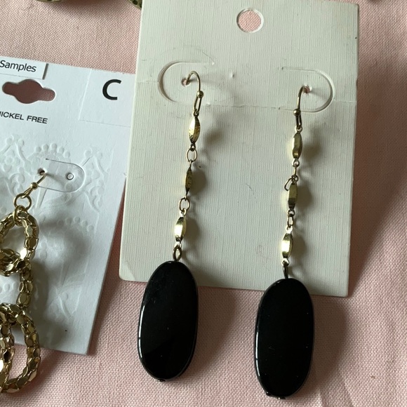 Silverfox Costume Jewelry Earrings,    6 Pair of Assorted Earrings 🔥🔥❤️❤️💙💙 - Picture 2 of 7